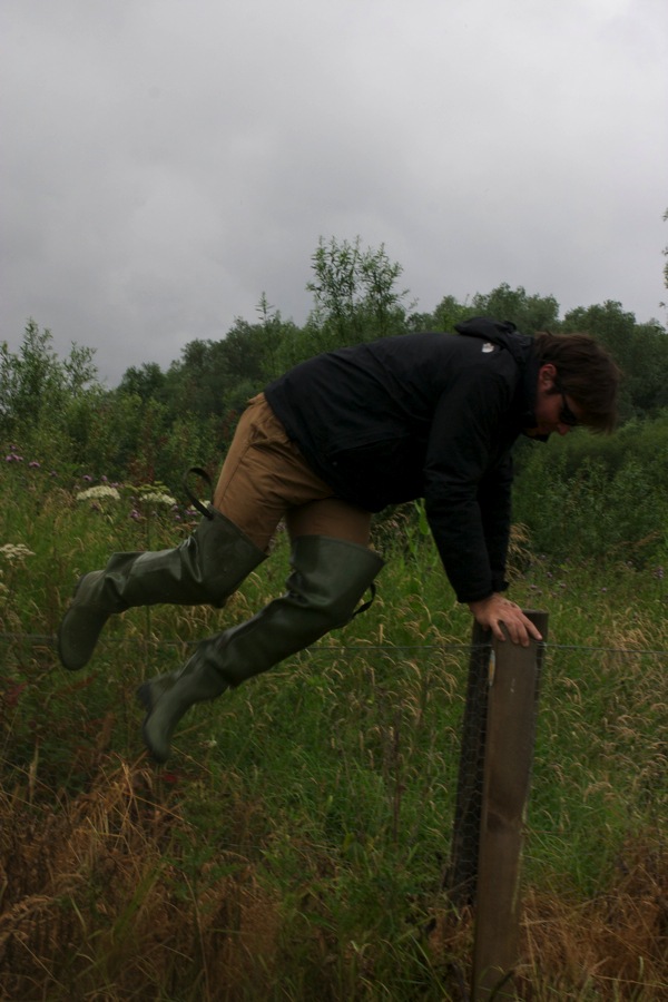 Otter fences, ze houden deze aap alvast niet op afstand!