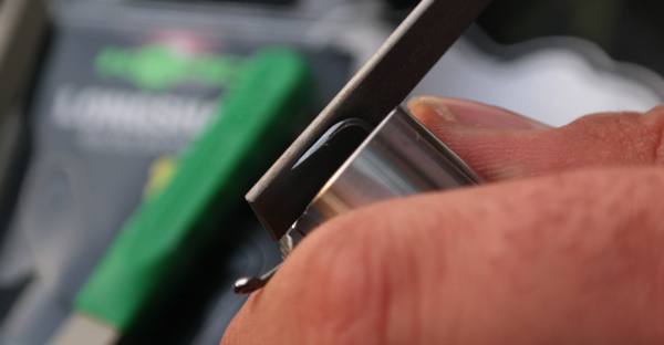 Zet de Max File onder een hoek van 45 graden op je haak.