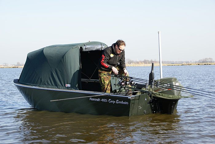 Wauw! Ook deze karperboot kun je komen bekijken op het Carpsquare plein!