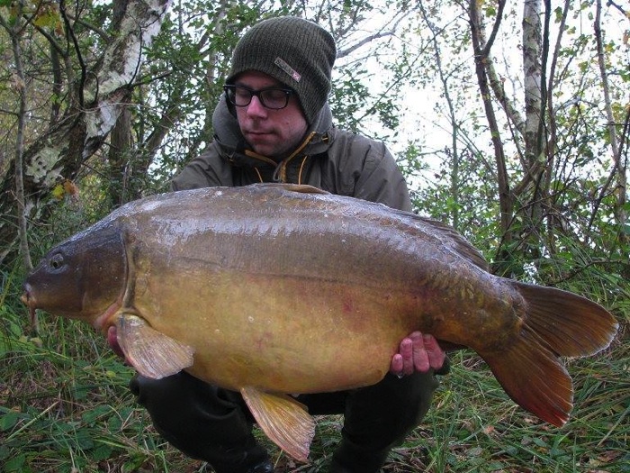 Rogier met een van zijn fraaie Belgische karpers.