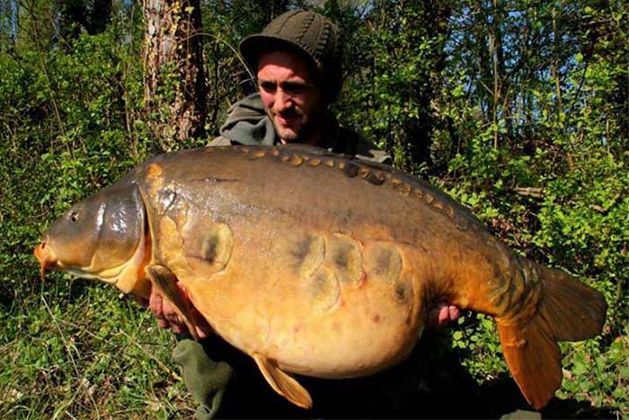 Parijzenaar Jerome Sebille met zijn fish of a lifetime! Wat een BAK...
