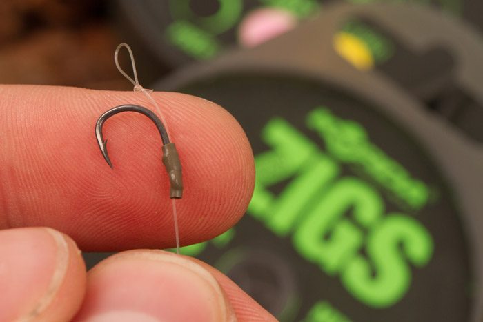 Kleine haken met een grote bocht en dunnere lijnen zijn aan te raden.