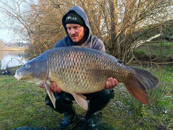 Alain Servaes met Jackie Brown, een legendarische karper.