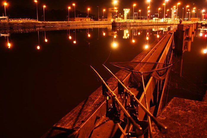 Joris vist graag korte doordeweekse nachtjes op de kanalen.