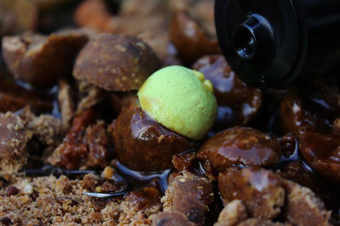 Je (haak)aas voorzien van Ghost Juice kan je vangsten verbeteren.