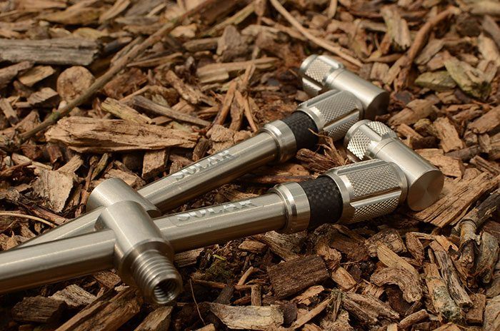 De 2-rod buzzer bar heeft een adviesprijs van ?63,99. Afmetingen: Achter: 175 tot 285 mm. Voor: 200 tot 315 mm.