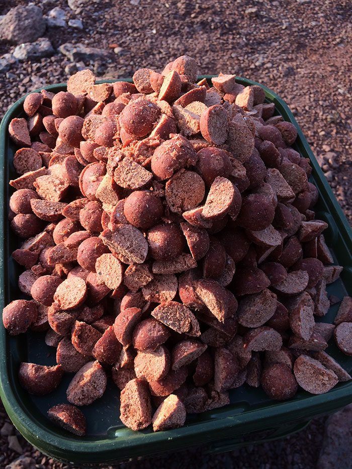 Omdat er op Salagou weinig witvis zwemt kies ik voor attractief aas.