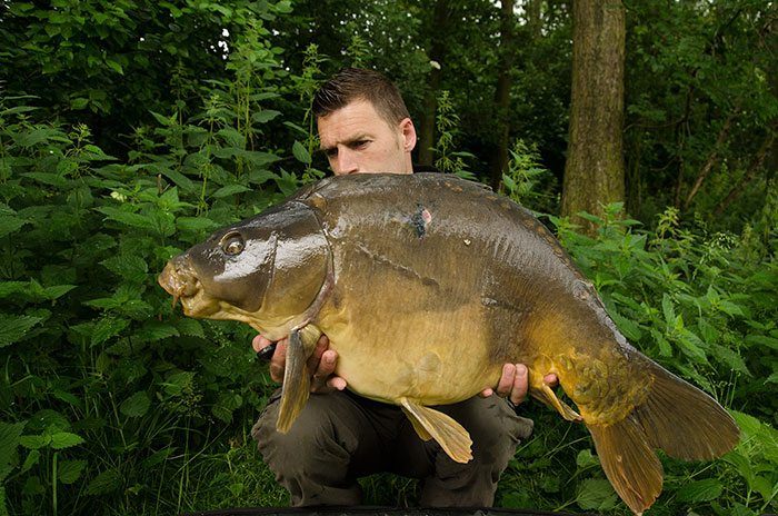 Een klein foutje: de camera staat iets te laag, waardoor een gedeelte van het gezicht niet zichtbaar is.