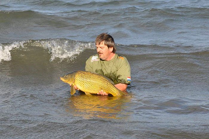 Co met een fraaie schub uit het Bolsena meer, gevangen tijdens de WCC van 2014.