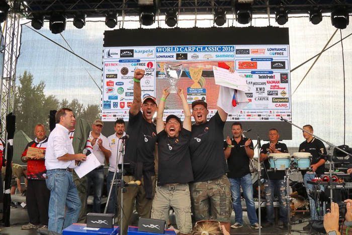 World Carp Classic 2016 Winnaars. Het Carp'R'Us Team Karel Nikl, Jan Dadak, Jakub Erhart. Drie karpers geod voor 58,60 kg van peg 22.