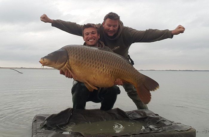 Het bevissen van de grote Franse wateren kan een taaie bedoeling zijn. Filip Schaumans en Jenne de Koster weten er alles van, afgelopen week zaten ze aan 