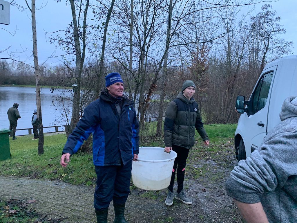 visbestand limburg uitzet karpers